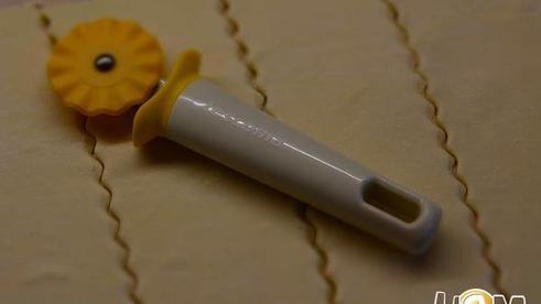 слойки с творогом и клубникой