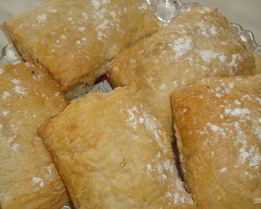 Слойки с яблоками из слоеного теста