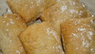 Слойки с яблоками из слоеного теста