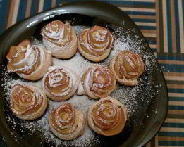 Слойки с яблоками Розочки