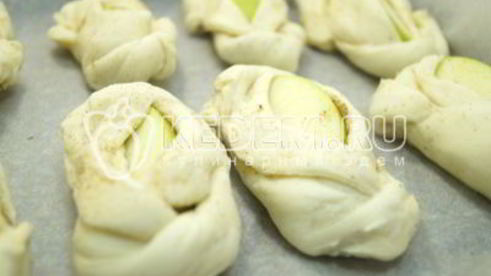 слойки с яблоками