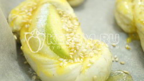 слойки с яблоками