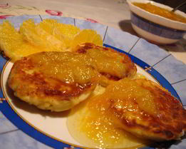 Апельсиновые сырники с апельсиновым вареньем