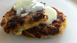 Легкие сырники с бананами и сухофруктами