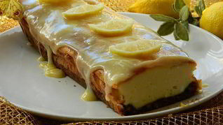 Лимонный сырник со сливочной помадкой
