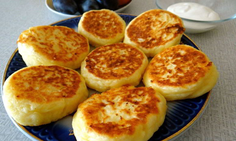 Рецепт сырников с грушей и яблоком