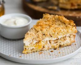 Творожник с медом, курагой и сметаной