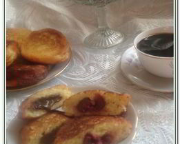 Ванильные сырники с шоколадом и вишней