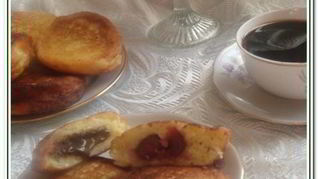 Ванильные сырники с шоколадом и вишней