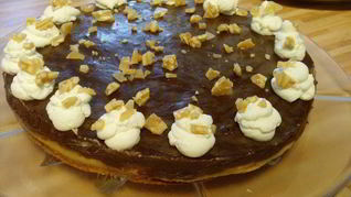 Банановый торт с миндальным крокантом