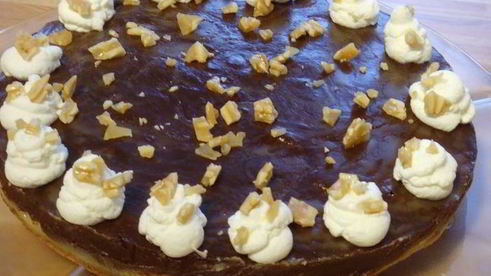 банановый торт с миндальным крокантом