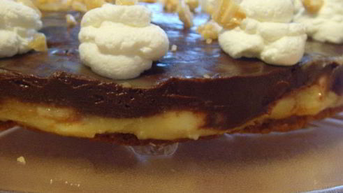 банановый торт с миндальным крокантом