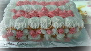 Бисквитный торт со сливками и малиновым ликером