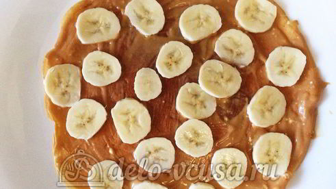 блинный торт со сгущенкой и бананами