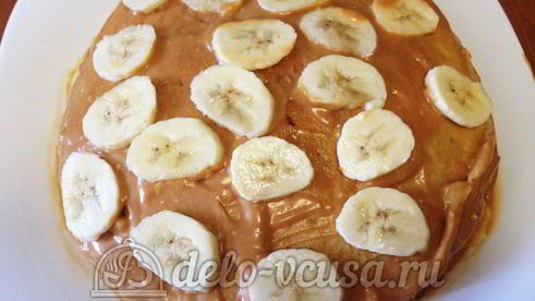 блинный торт со сгущенкой и бананами