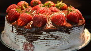 Клубничный маршмеллоу торт