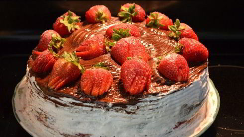 клубничный маршмеллоу торт