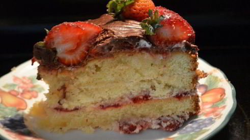 клубничный маршмеллоу торт