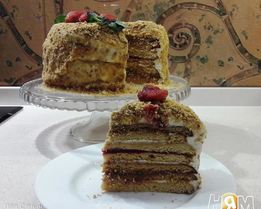 Медовик с карамелью и клюквенным кули