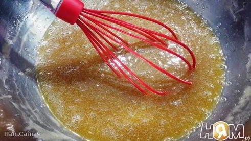 медовик с карамелью и клюквенным кули