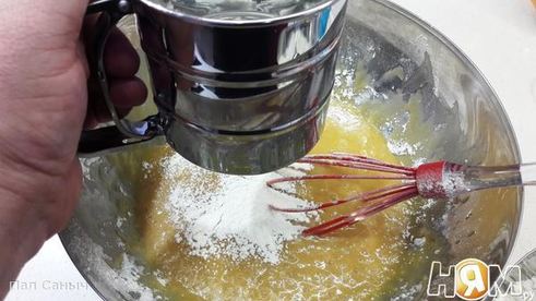 медовик с карамелью и клюквенным кули