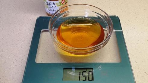 медовик с карамелью и клюквенным кули