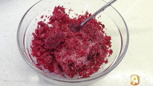 медовик с карамелью и клюквенным кули