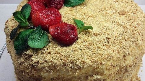 медовик с карамелью и клюквенным кули