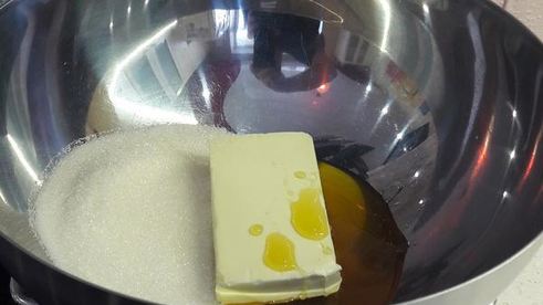 медовик с карамелью и клюквенным кули