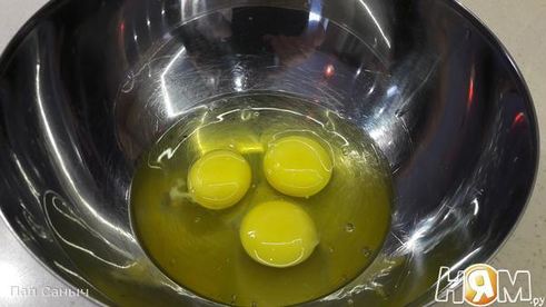 медовик с карамелью и клюквенным кули