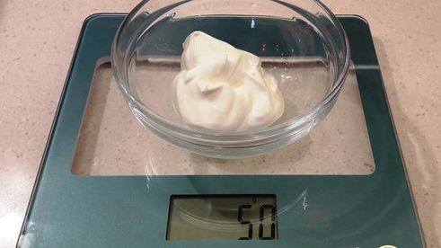 медовик с карамелью и клюквенным кули