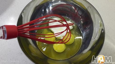 медовик с карамелью и клюквенным кули