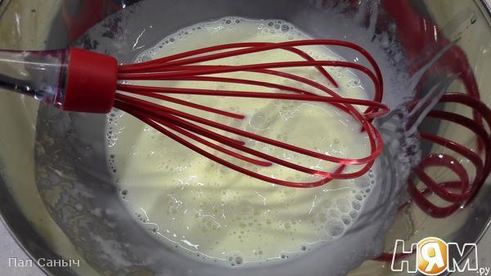 медовик с карамелью и клюквенным кули