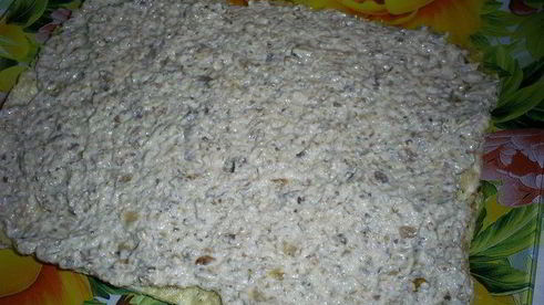 пикантный мясной торт с грибным кремом и сырно-сливочной заливкой