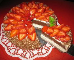 Шоколадно-клубничный торт