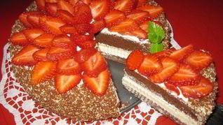 Шоколадно-клубничный торт