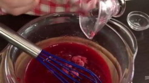 шоколадный торт с малиновым мармеладом