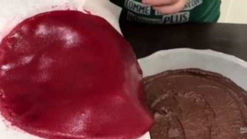 шоколадный торт с малиновым мармеладом