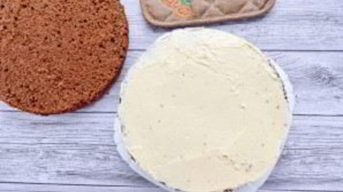 шоколадный торт со сливочным кремом