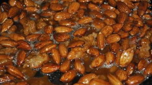 торт апрель с ананасами и грильяжем