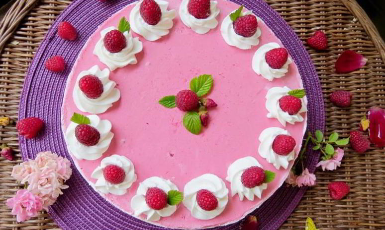 Рецепт торта малиновая роза с чизкейком и бисквитом брауни