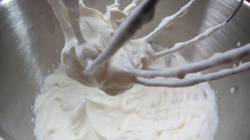 торт малиновая роза с чизкейком и бисквитом брауни