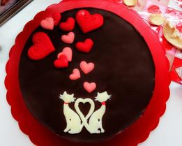 Торт Птичье молоко с малиновым сердцем