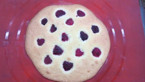 торт птичье молоко с малиновым сердцем