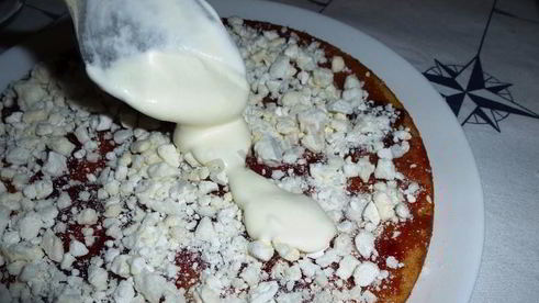 торт с клубничным вареньем