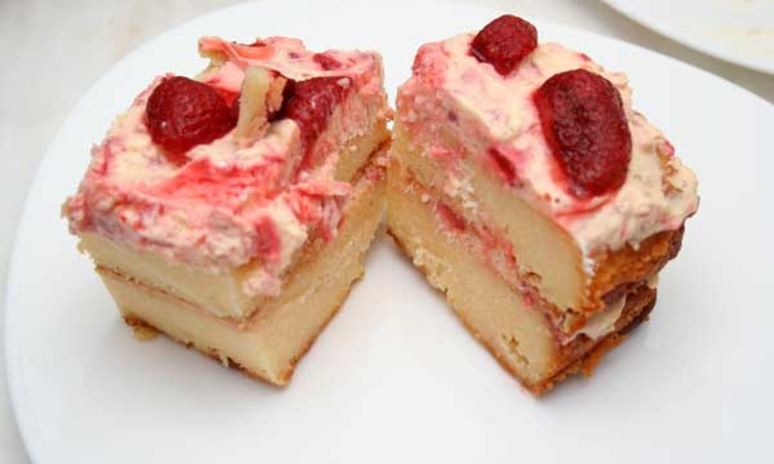 Рецепт творожного торта с клубникой