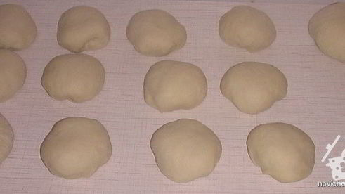 трехцветная пахлава из миндаля, фисташек и грецких орехов