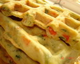 Сырные вафли с перцем и зеленью