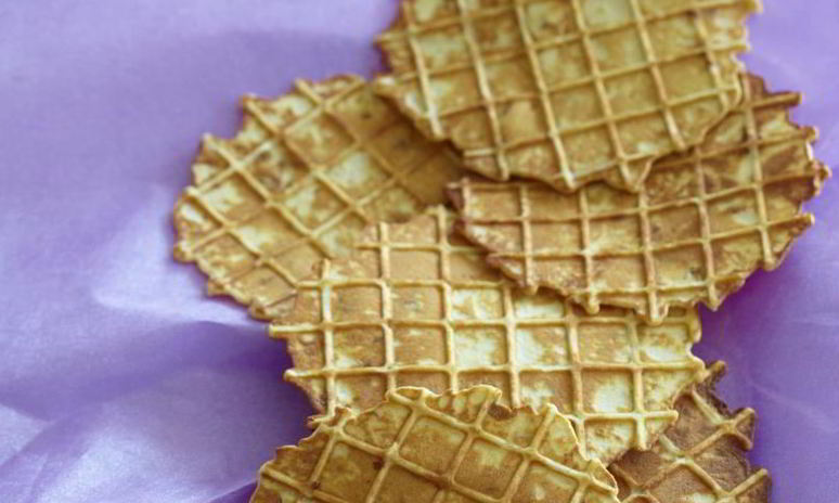 Рецепт творожных вафель с финиками