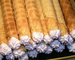 Вафельные трубочки с кремом